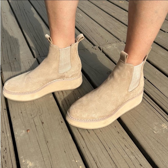 Dolce Vita Huey Tan Chelsea Platform Boot | Pull On Suede | Size 7 - Picture 9 of 9